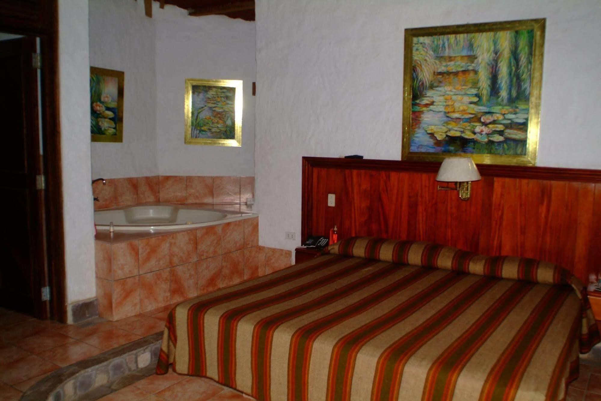 Hotel Puerto Palmeras Tarapoto Resort Esterno foto