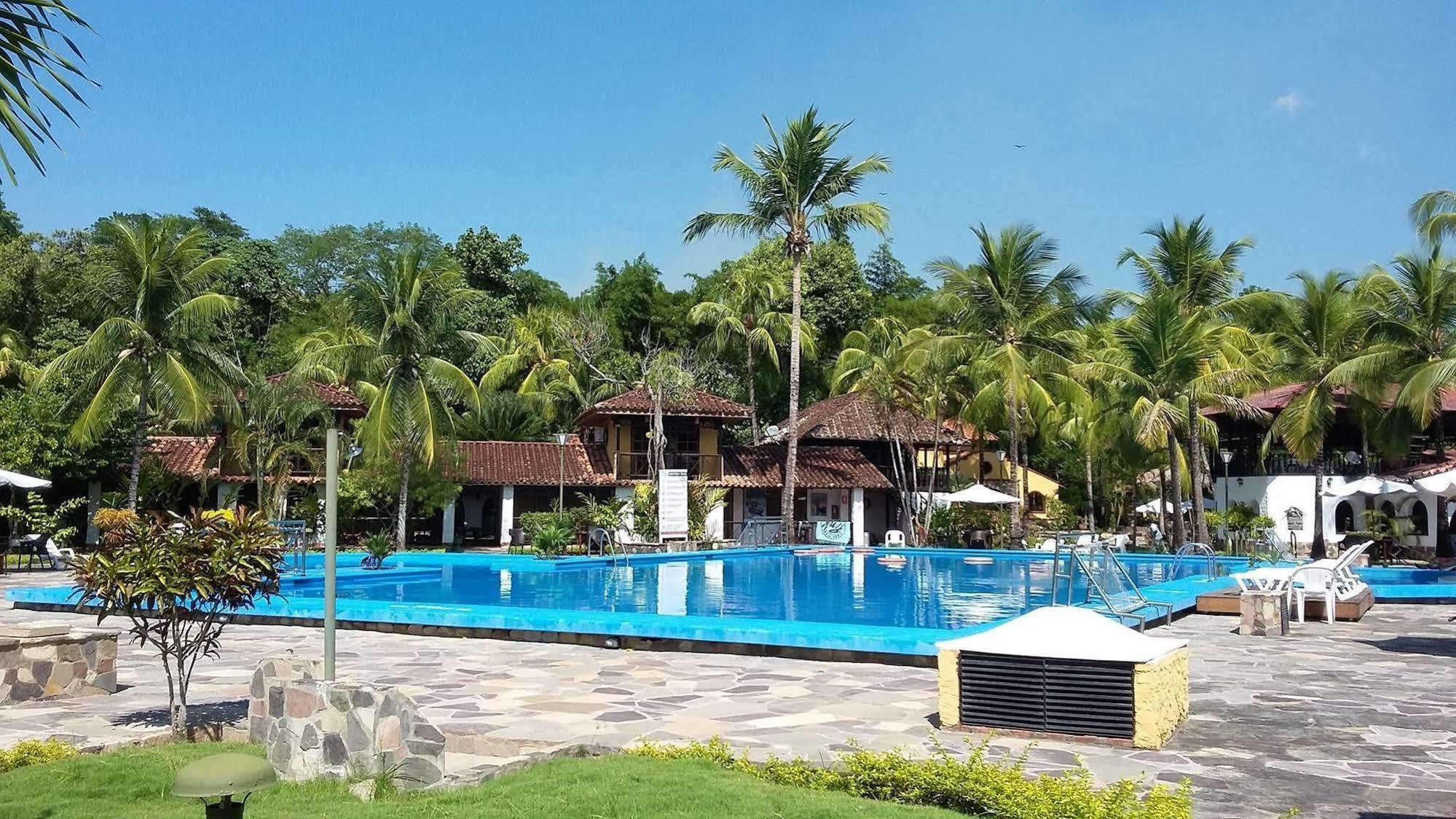 Hotel Puerto Palmeras Tarapoto Resort Esterno foto